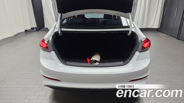 Hyundai AVANTE 2016 — photo 25