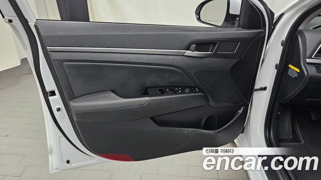 Hyundai AVANTE 2016 — photo 14