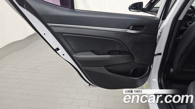 Hyundai AVANTE 2016 — photo 15