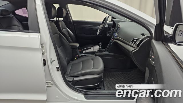 Hyundai AVANTE 2016 — photo 16
