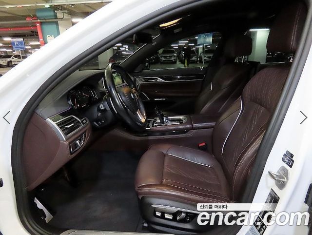 BMW 7-Series 2017 — photo 6