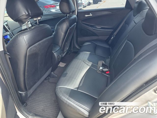 Hyundai Sonata 2011 — photo 11