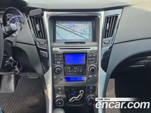Hyundai Sonata 2011 — photo 14