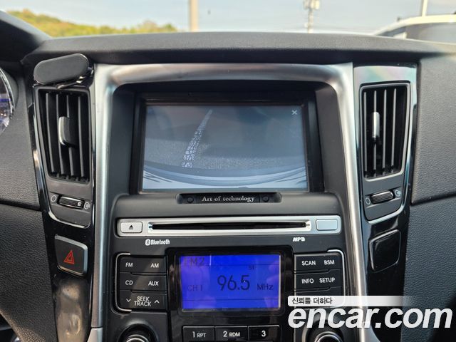 Hyundai Sonata 2011 — photo 16