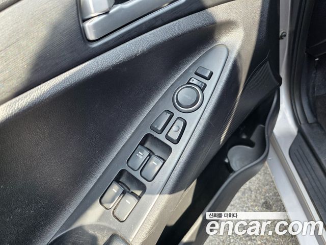 Hyundai Sonata 2011 — photo 17
