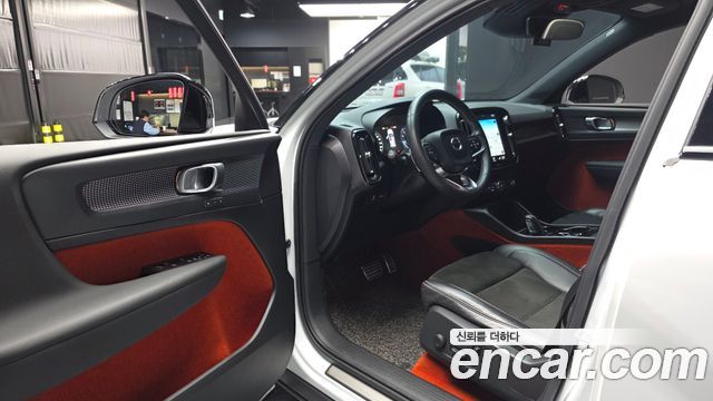 Volvo XC40 2019 — photo 13