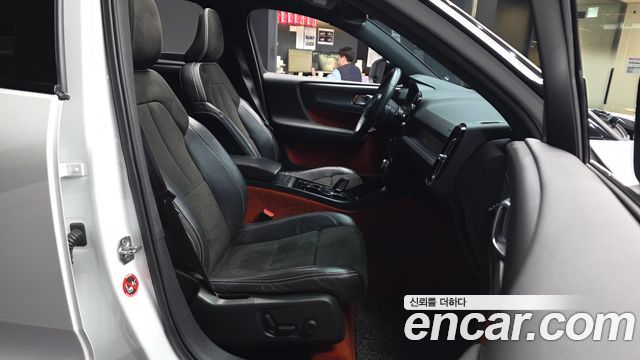 Volvo XC40 2019 — photo 17