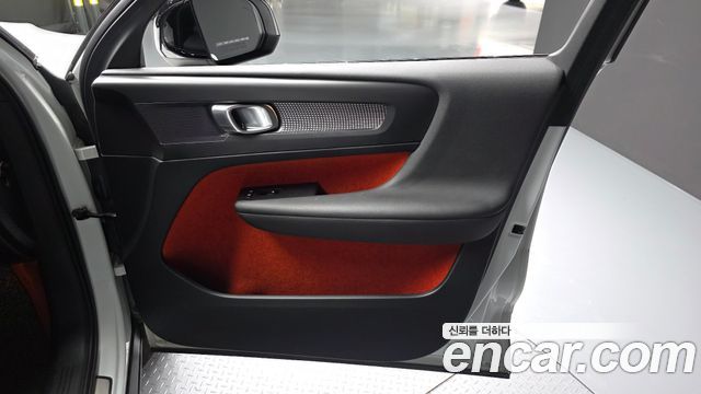 Volvo XC40 2019 — photo 14