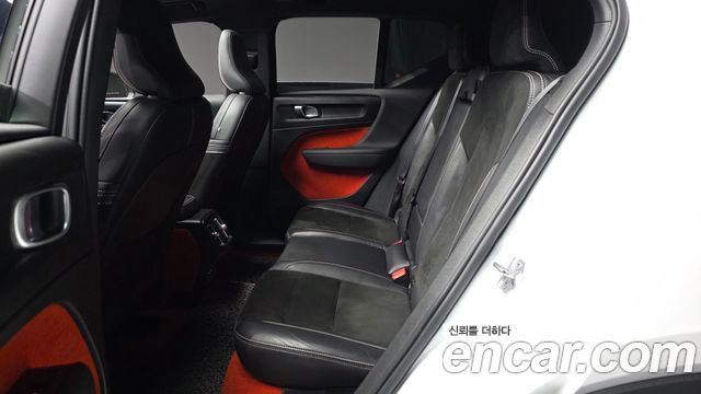 Volvo XC40 2019 — photo 16