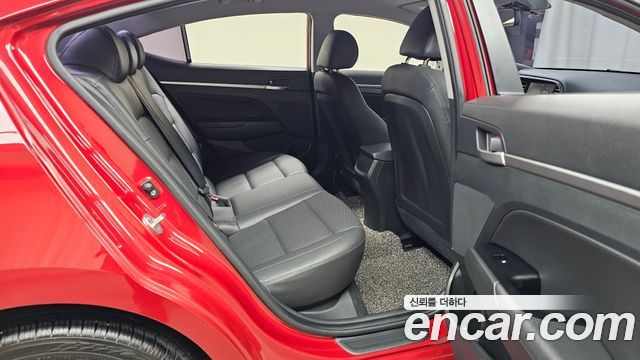 Hyundai AVANTE 2019 — photo 17