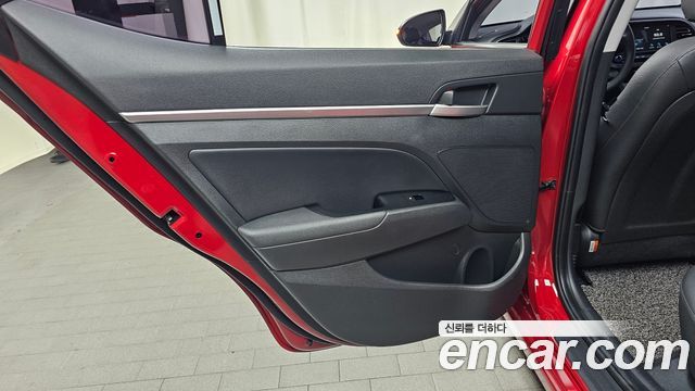Hyundai AVANTE 2019 — photo 15