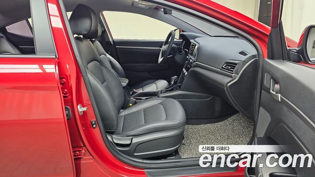 Hyundai AVANTE 2019 — photo 16