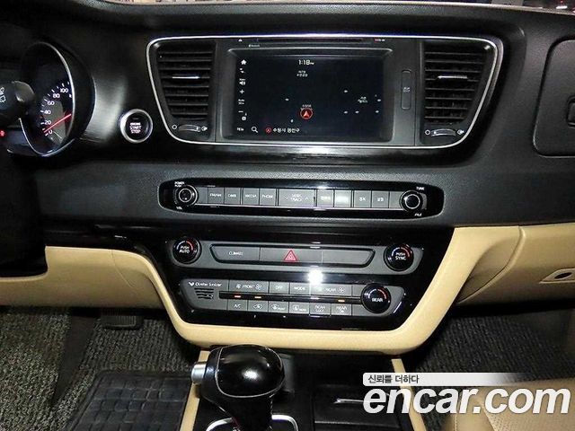 Kia Canival 2015 — photo 11