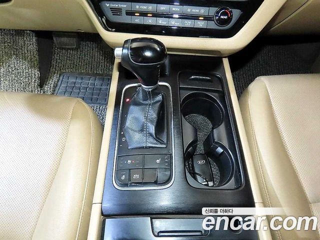 Kia Canival 2015 — photo 12