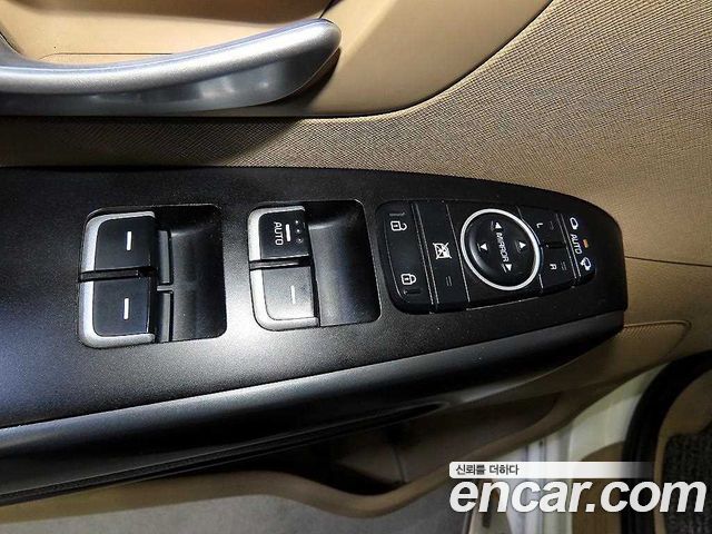 Kia Canival 2015 — photo 13