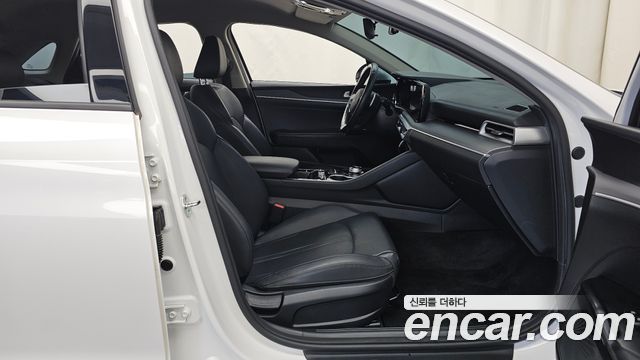 Kia K5 2023 — photo 11