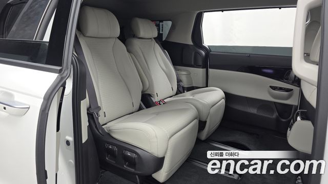 Kia Canival 2023 — photo 17