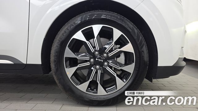 Kia Canival 2023 — photo 7