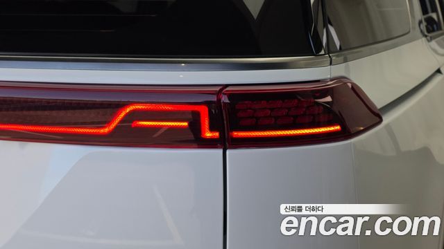 Kia Canival 2023 — photo 9