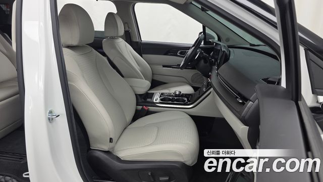 Kia Canival 2023 — photo 16