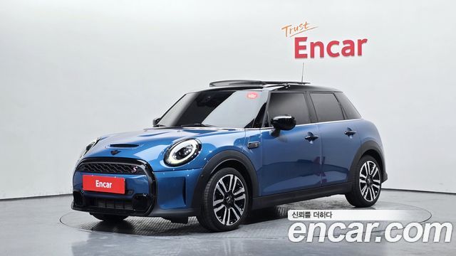 Mini Cooper 2024 — photo 1