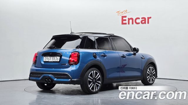 Mini Cooper 2024 — photo 2