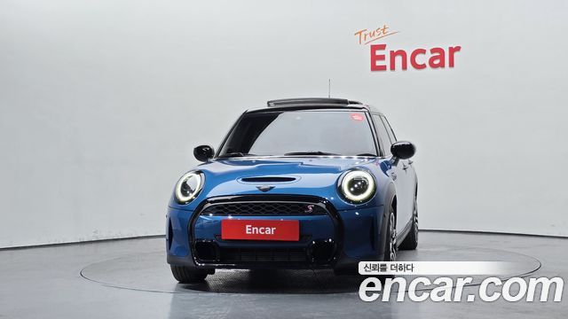 Mini Cooper 2024 — photo 3
