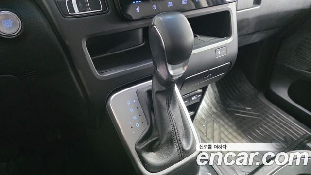 Hyundai Staria 2022 — photo 12