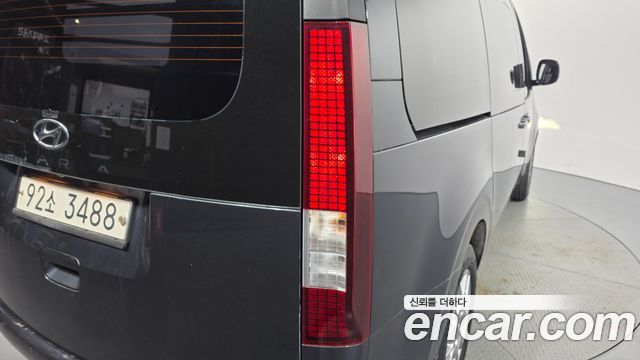 Hyundai Staria 2022 — photo 9