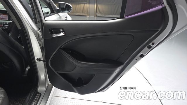 Kia K5 2012 — photo 15