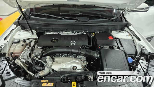 Mercedes-Benz GLB-Class 2023 — photo 6
