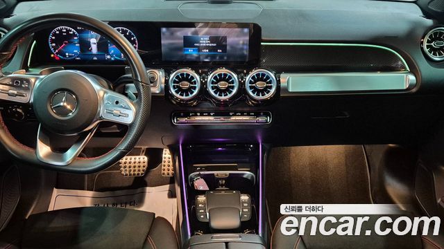 Mercedes-Benz GLB-Class 2023 — photo 7