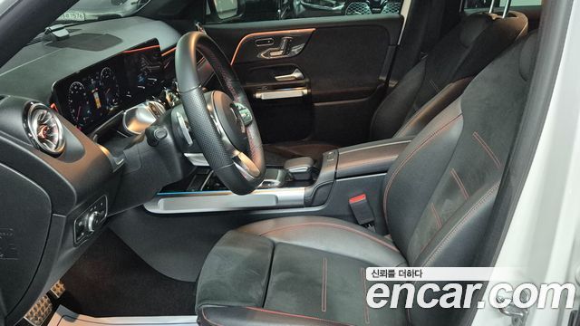 Mercedes-Benz GLB-Class 2023 — photo 10