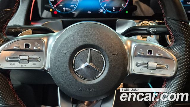 Mercedes-Benz GLB-Class 2023 — photo 12