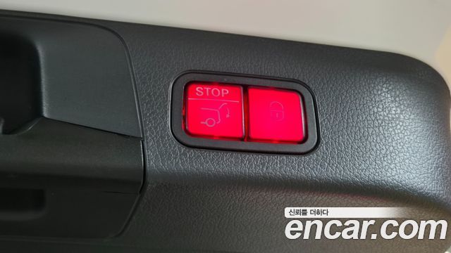 Mercedes-Benz GLB-Class 2023 — photo 14