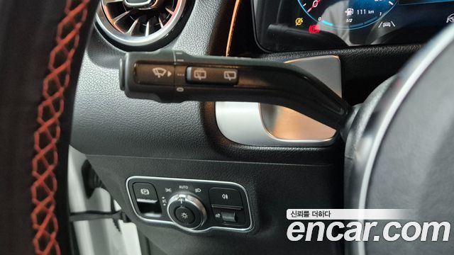 Mercedes-Benz GLB-Class 2023 — photo 19