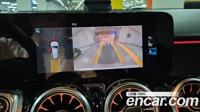 Mercedes-Benz GLB-Class 2023 — photo 20
