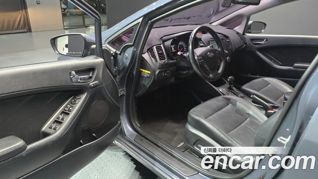 Kia K3 2015 — photo 10