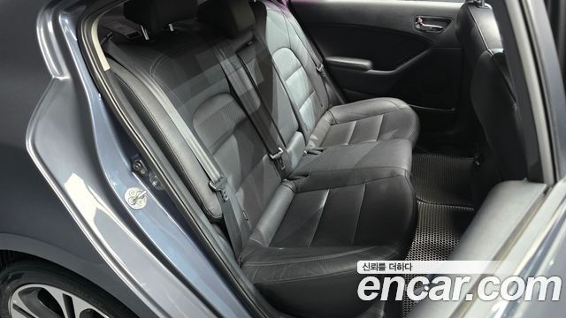 Kia K3 2015 — photo 11