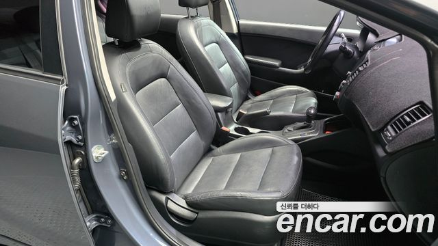 Kia K3 2015 — photo 12