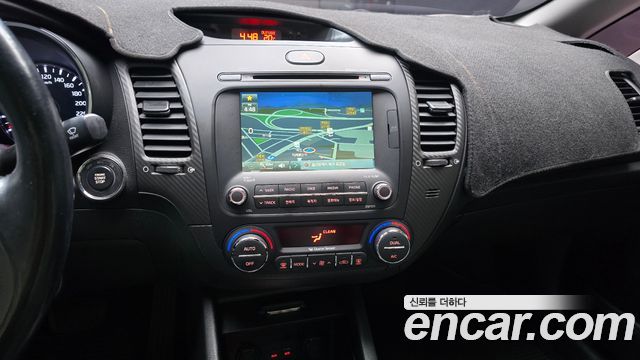 Kia K3 2015 — photo 14