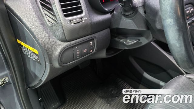 Kia K3 2015 — photo 17