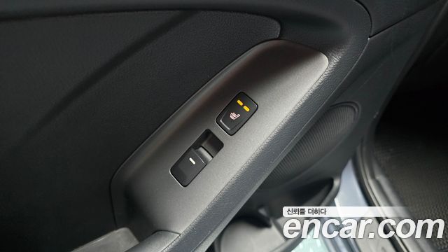 Kia K3 2015 — photo 18