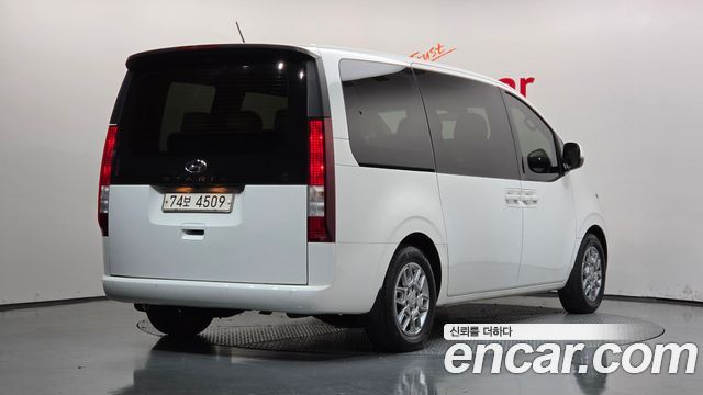 Hyundai Staria 2022 — photo 2