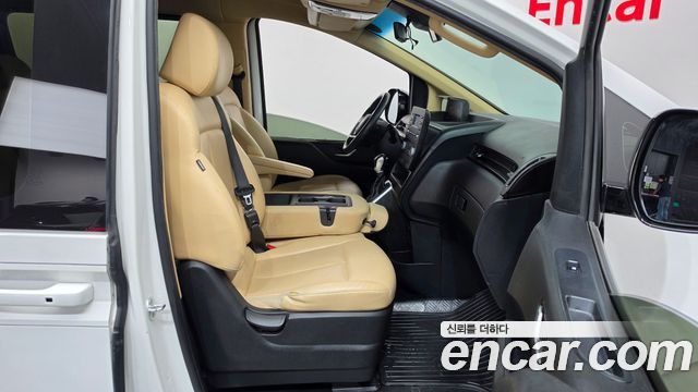 Hyundai Staria 2022 — photo 16