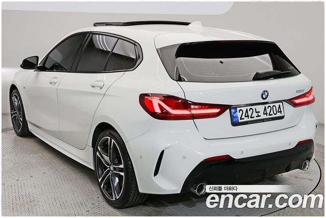 BMW 1-Series 2021 — photo 2