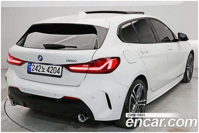 BMW 1-Series 2021 — photo 4