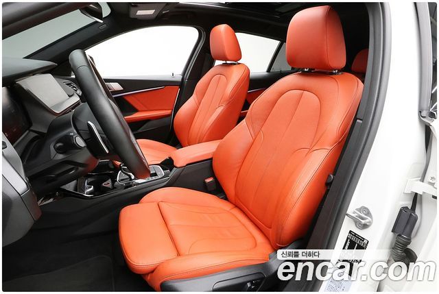 BMW 1-Series 2021 — photo 10