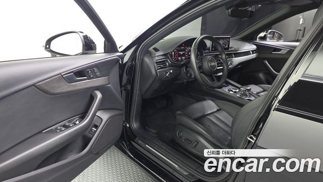 Audi A4 2019 — photo 10