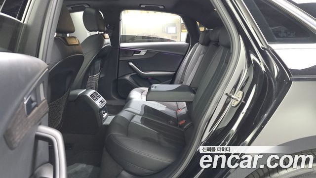 Audi A4 2019 — photo 12